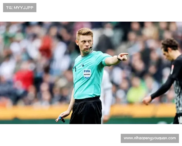 欧足联试行裁判麦克风公开化 英超2026赛季将正式实施透明裁判决策